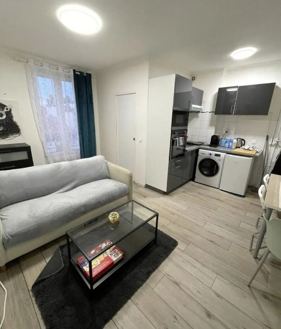 2 Pieces Proche Centre Et Transport Paris